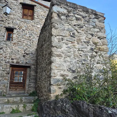 Appartement Le Nid Du Canigou, Avec Terrasse Dans Le Vieux Village *