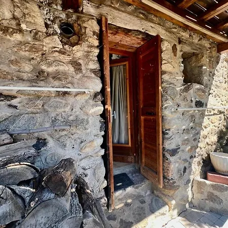 Appartement Le Nid Du Canigou, Avec Terrasse Dans Le Vieux Village *