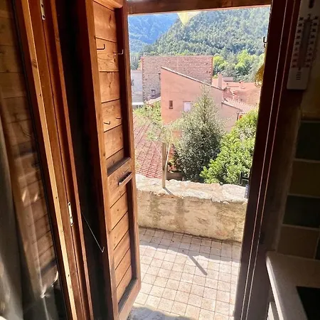 Appartement Le Nid Du Canigou, Avec Terrasse Dans Le Vieux Village